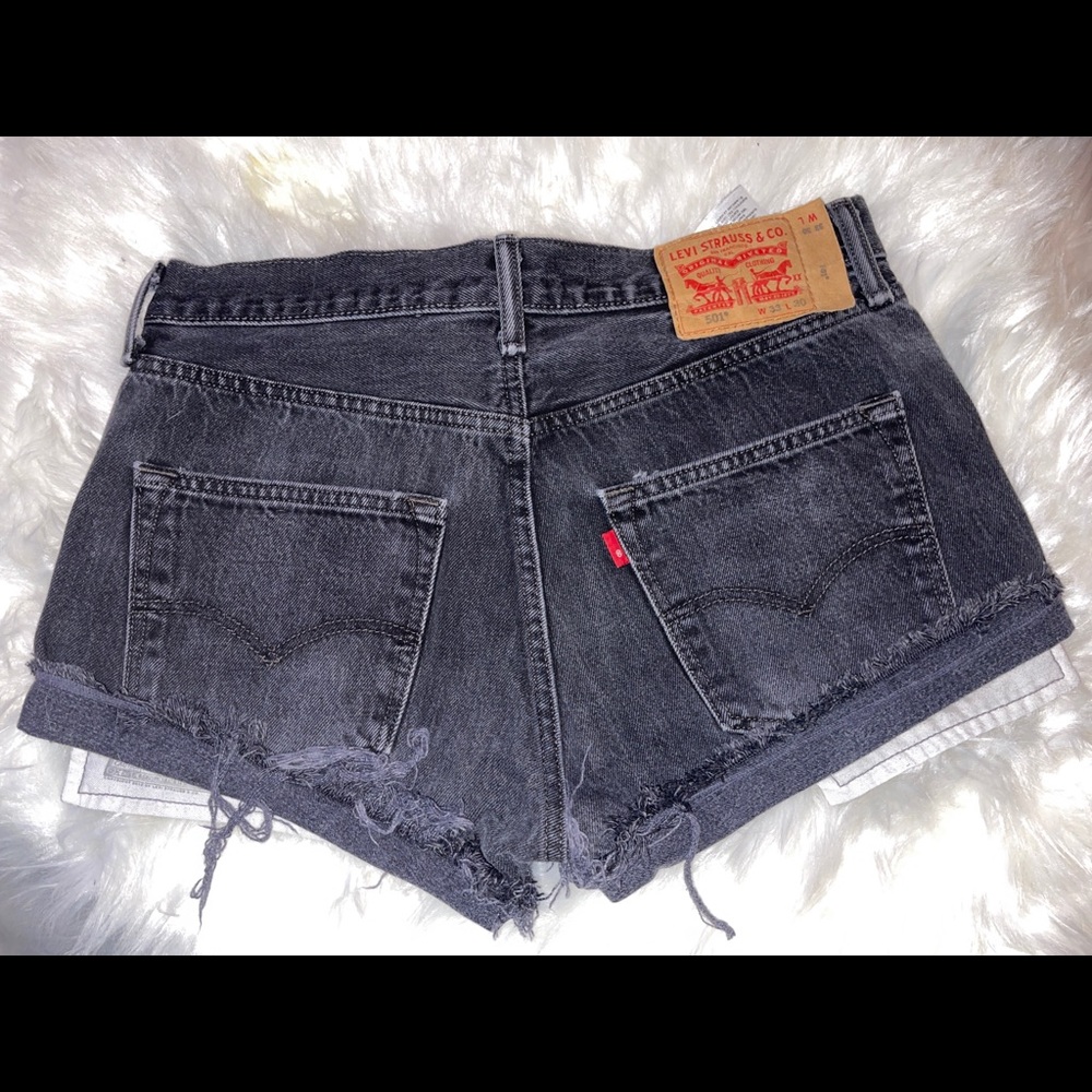 Levi’s cutoffs - Picture 2 of 2